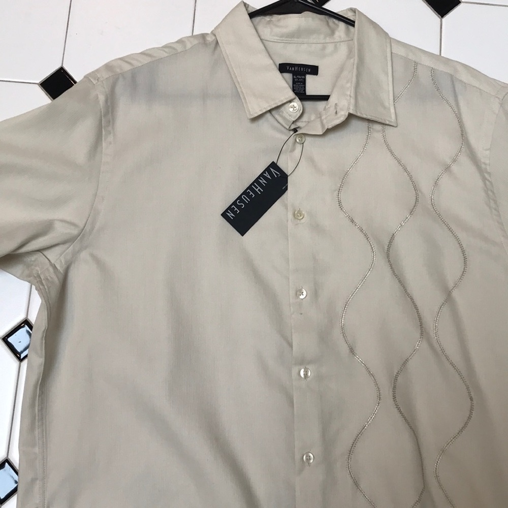 Short sleeve dress shirt